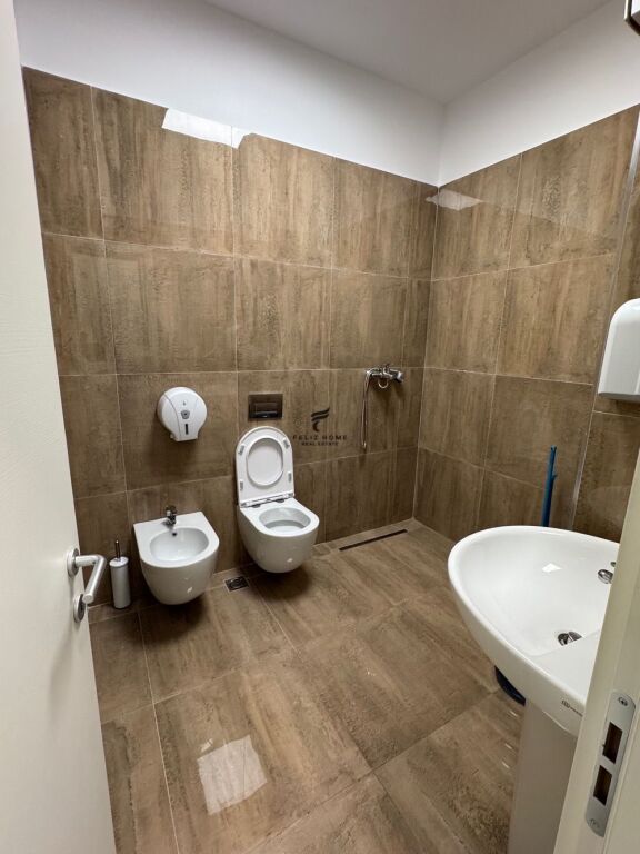 OFFICE FOR RENT 140 M2 PARIS COMMUNE 1500 EURO