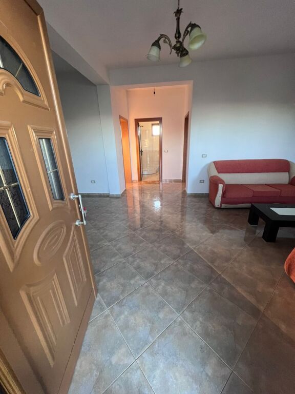 Shitet Stepi 150tm me bache 8 dulume