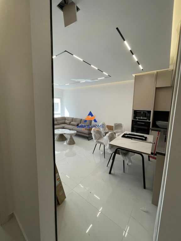 AFFITTASI APPARTAMENTO 1+1+ BALCONE "ZOGU I ZI" 900 EURO