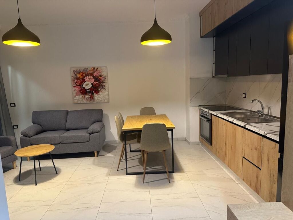 Jepet Me Qera Apartament 1+1+1 Ballkon