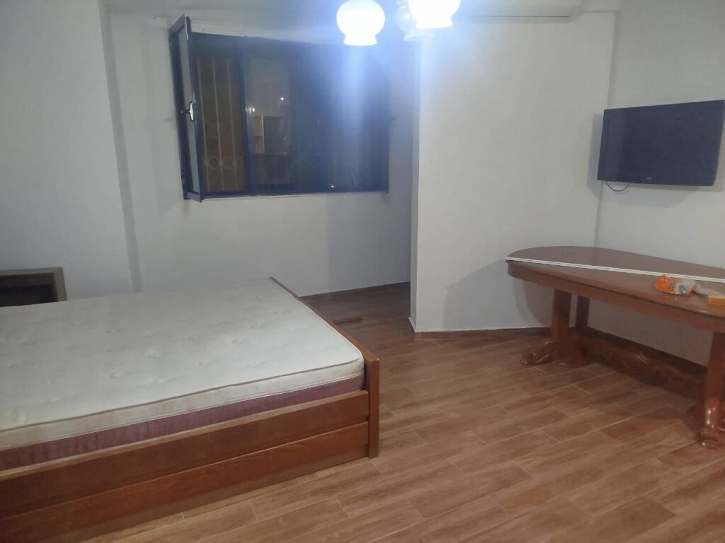 I rent a studio apartment near Dinamo stadium