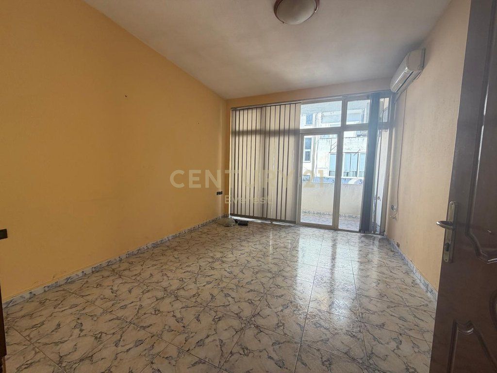 ISH BLLOKU, OFFICE FOR RENT (4+2 TOILETS + 2 BALCONIES) 1,500 € /Month