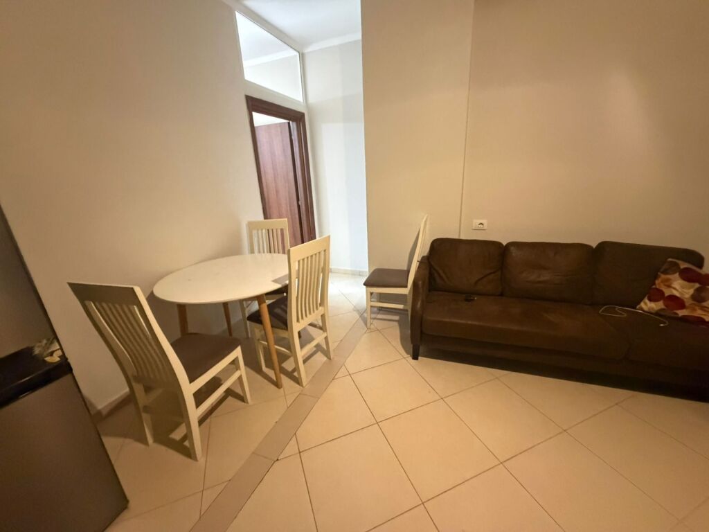 Jepet Apartament me qera