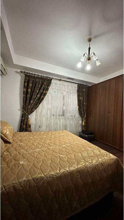 Godinë 4-katëshe për shitje për banim ose biznes!