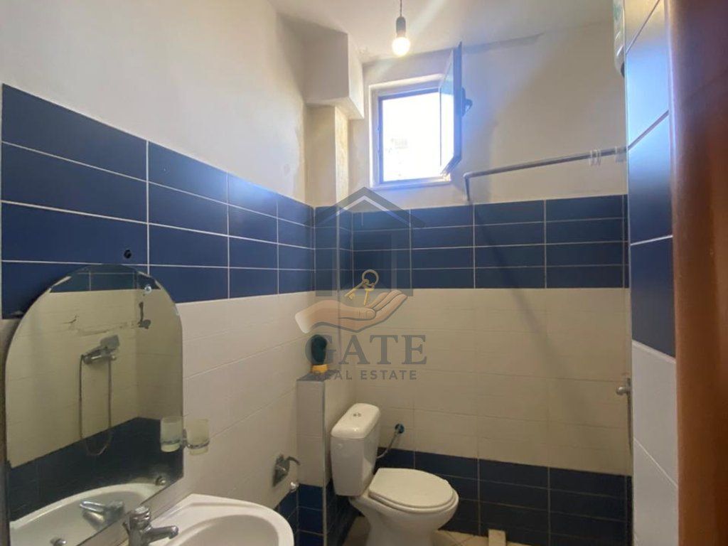 Apartament 1+1 me qira në zonën e Ish-Kënetës.