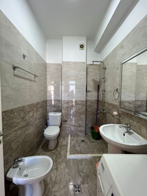 Affittasi appartamento 1+1 in via Frosina Plaku nel complesso Kontakt!