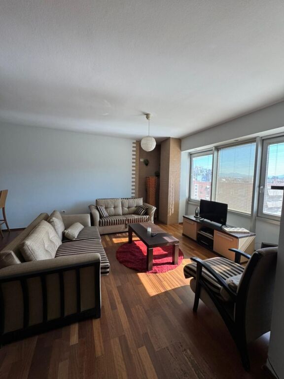 appartamento in affitto 2+1+2 a Globe in via Kavaja