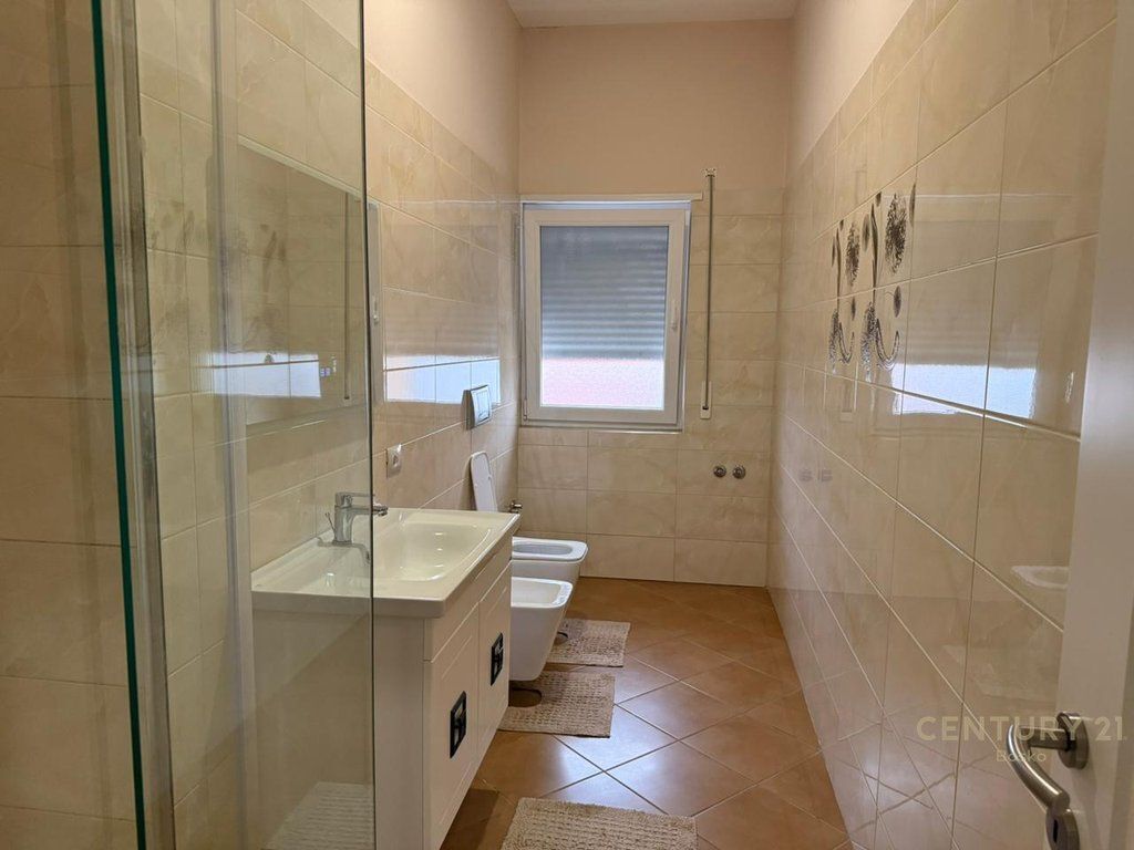 JEPET ME QERA SUPER VILE ME KOPSHT DHE PARKIM PER 2 MAKINA