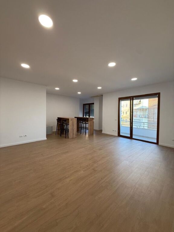 ZYRE ME QERA 180 M2 DELIORGJI 250.000 LEKE