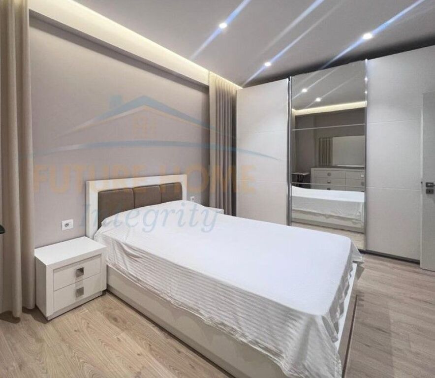 Qera, Apartament 3+1+2+2 Poste parkimi, Shkolla e Kuqe
