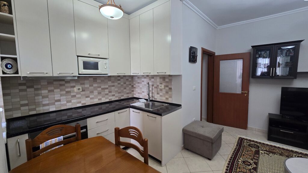 Rent, Apartment 1+1, Xhamllik, Tirana.