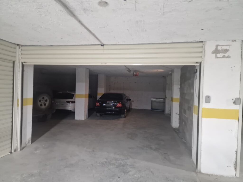 Magazine për shitje përballë Delijorgjit