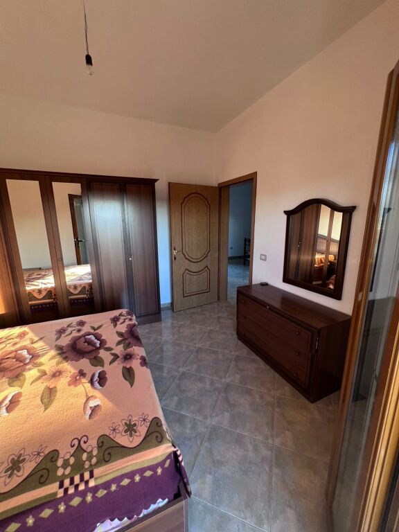 Shitet Stepi 150tm me bache 8 dulume