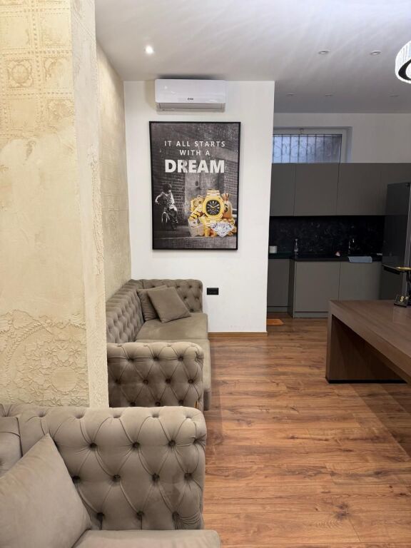 Shitet biznez Argjemdari te rruga e Dibres