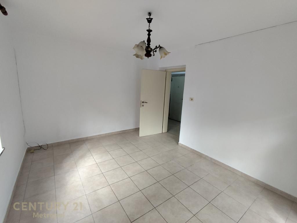 AMBJENT PER QIRA 950 € /Muaj