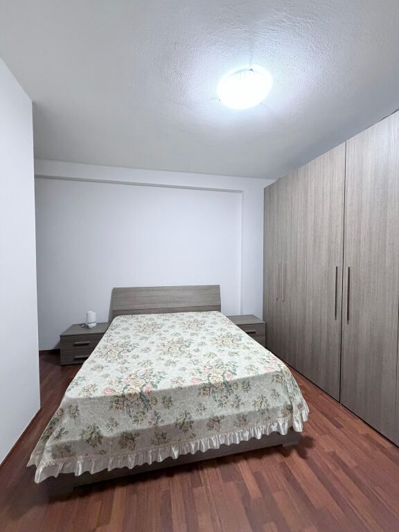 JEPET ME QIRA: APARTAMENT 2+1 – RRUGA "HIM KOLLI"