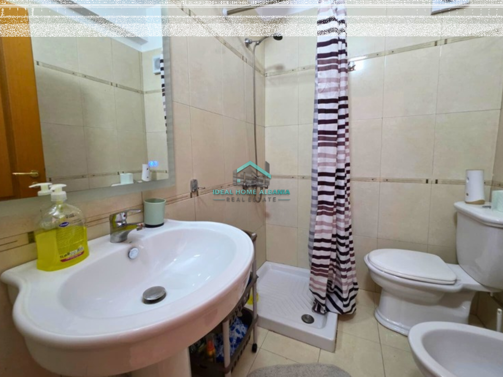 Appartamento 2+1+2 in Vendita – Piano Superiore, Lungomare, Vlore.