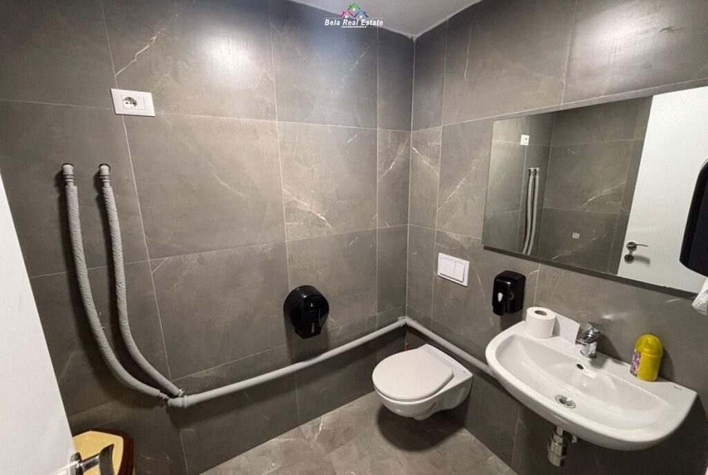 Zyre Me Qera Tek Farmacia 10 (ID BZ2129) Tirane