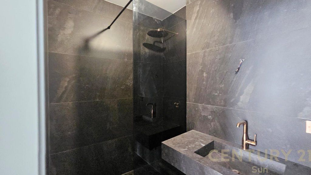 VENDESI APPARTAMENTO 3+1+2 + 2 POSTI AUTO