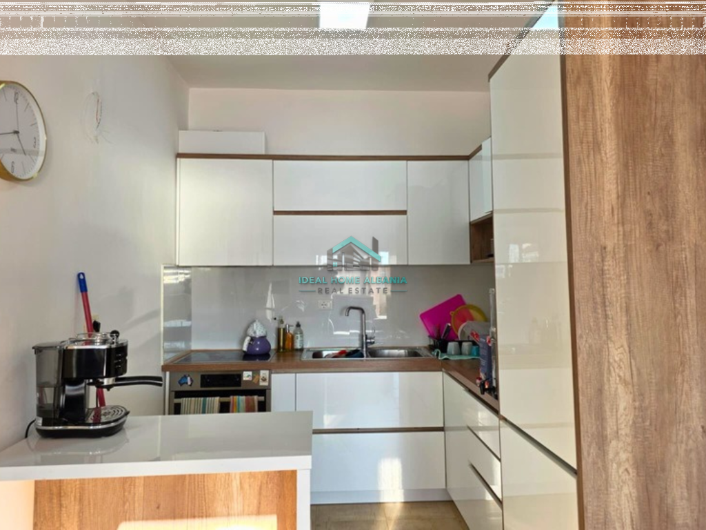 Appartamento 2+1+2 in Vendita – Piano Superiore, Lungomare, Vlore.