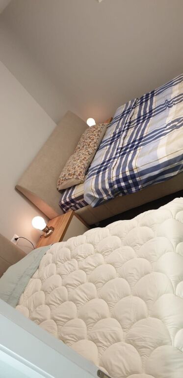 📣 QERA Apartament 1+1 📍 Midis Bulevardit Te Ri Dhe 5-Majit 🛣️ Rruga "Besa" ✨ 💶 Cmimi 45.000 Leke/Muaj