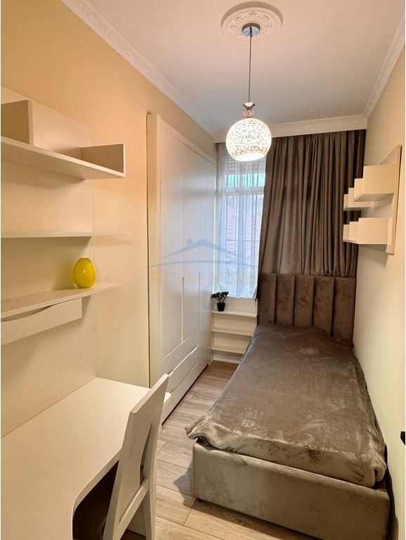 Qera , Apartament 3+1+2, Bulevardi B.Curri , Tirane 1,200 €