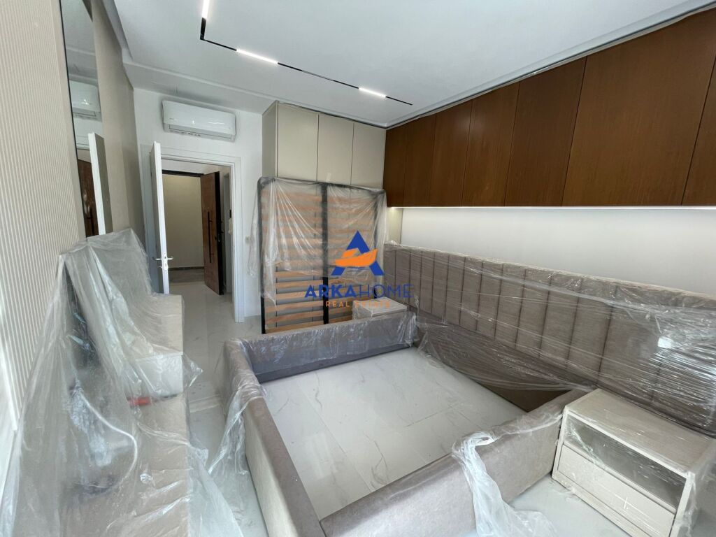 AFFITTASI APPARTAMENTO 1+1+ BALCONE "ZOGU I ZI" 900 EURO