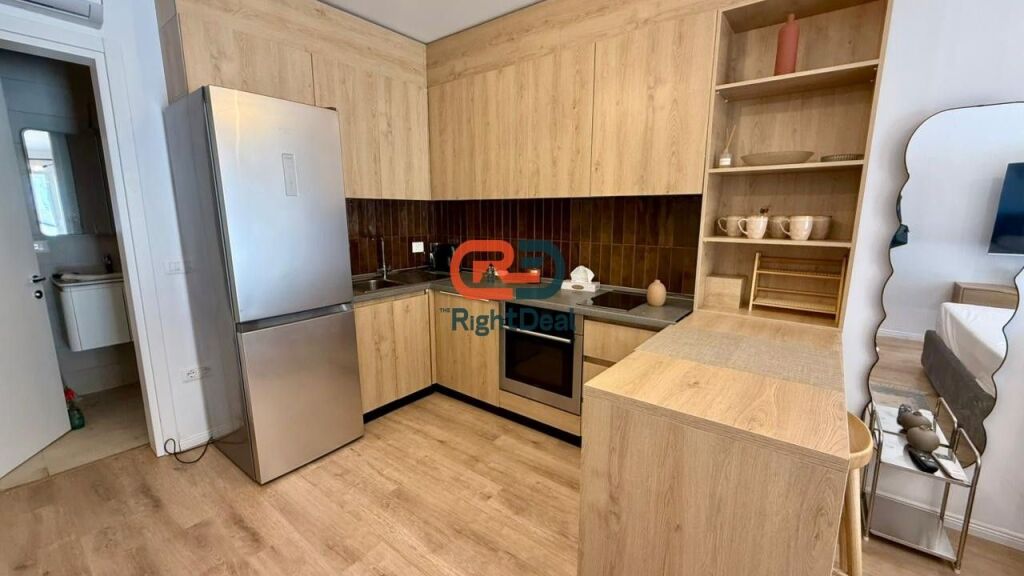 A Dhermi, Nel Complesso Sofo Duni, Monolocale Totalmente Investito, Con Posto Auto !!