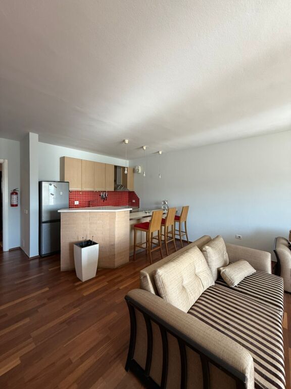 Jepet me qera apartament rr Kavajes