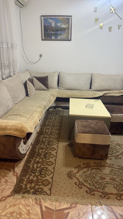 Jepet Me Qera Apartament 1+1+1 Ballkon