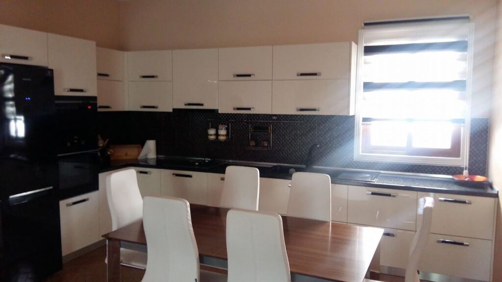 Shitet vile 4 kateshe prane Vilave Amerikane