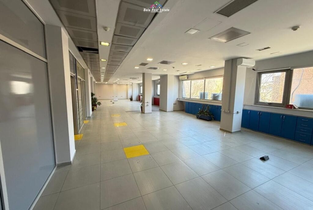 Ufficio in affitto in Via Kavaja (ID BZ2800) Tirana