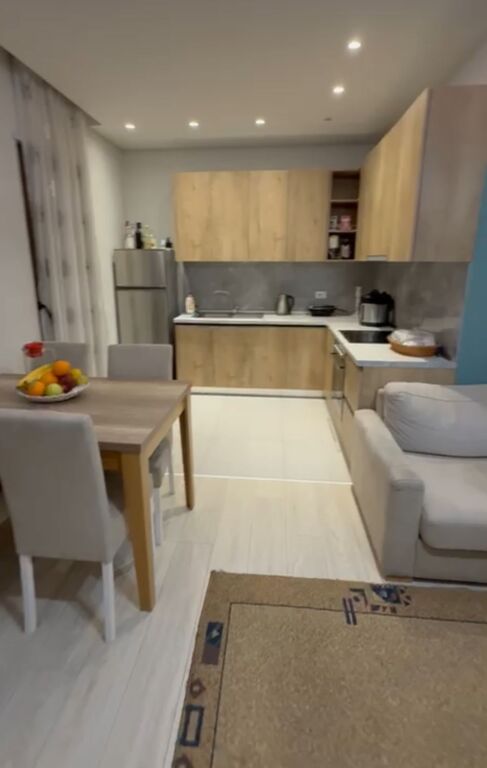 Apartament me qira 1+1 në Astir!