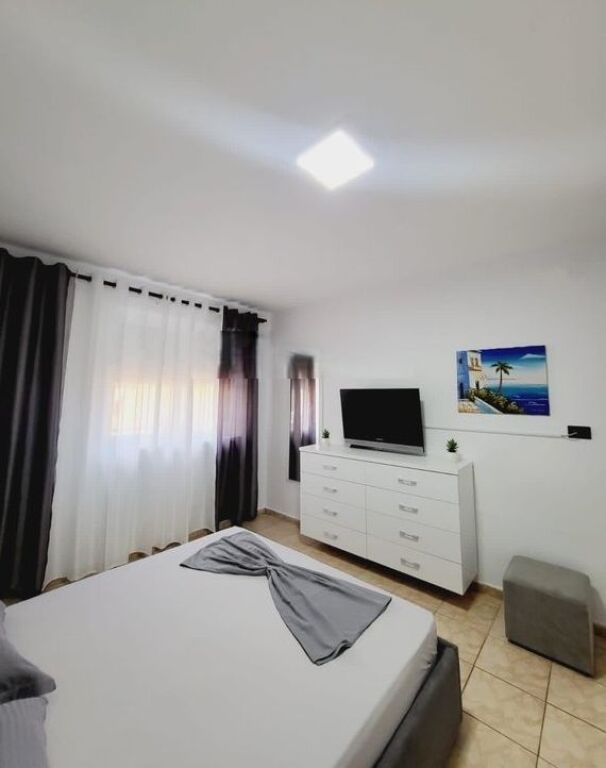 ME QIRA APARTAMENT 1 + 1 TEK SHKOLLA E KUQE !!