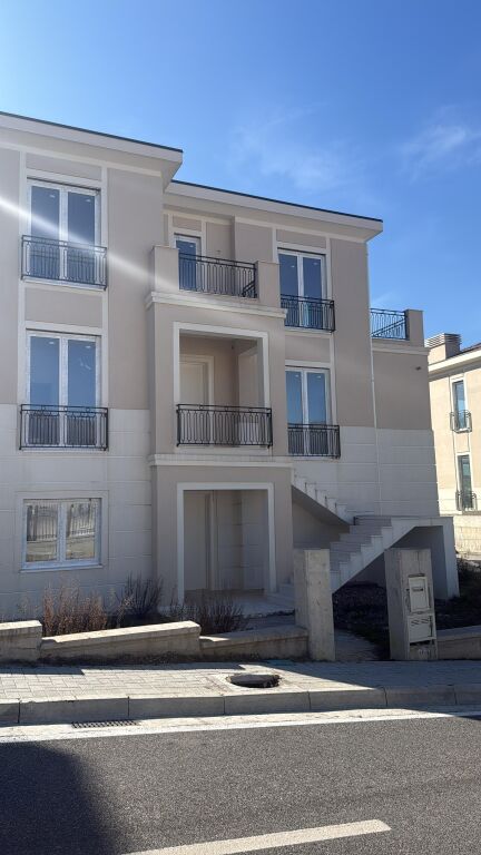 Villa su 3 Piani in Vendita – Collina Verde, vicino a TEG