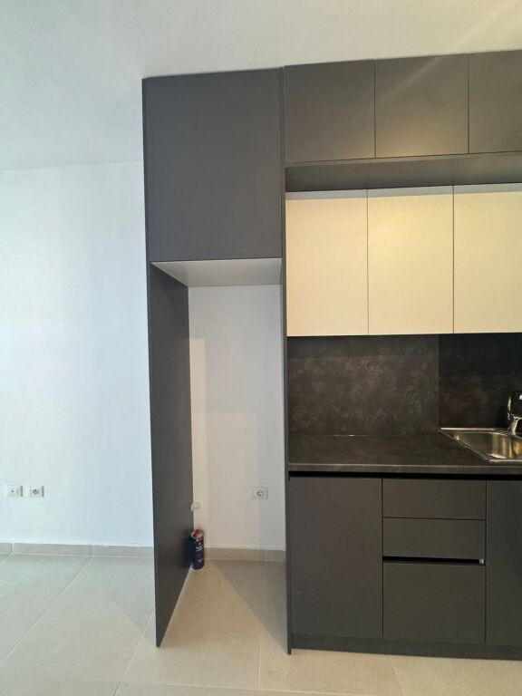 Affittasi appartamento 2+1, vicino ai Vigili del Fuoco - Durazzo 300€