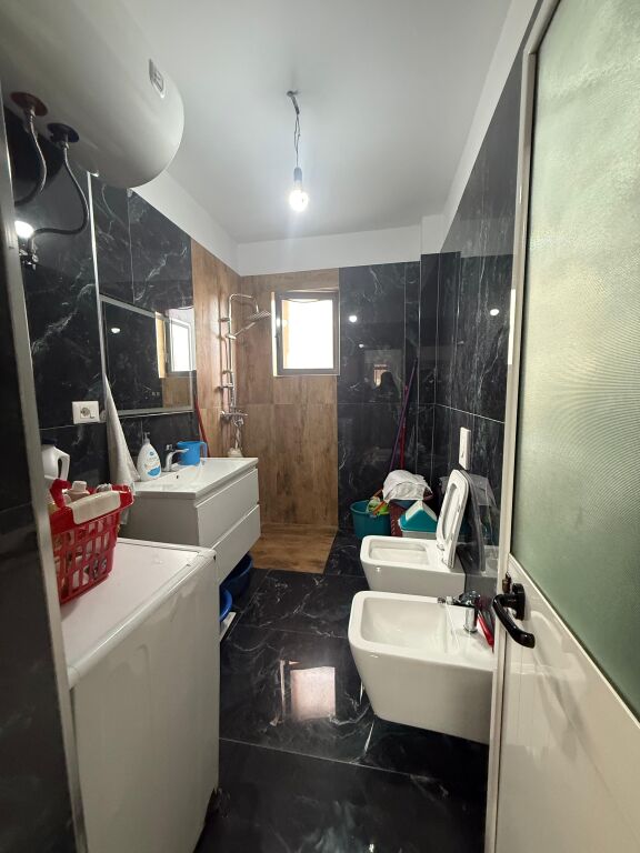 🏠Shitet Apartament 2+1 📍Myslym Shyr  🏢Kati i 4, pa ashensor 📐Sip. 72m2 💶 Çmimi : 210.000€, Dokumentacion i rregullt hipotekor