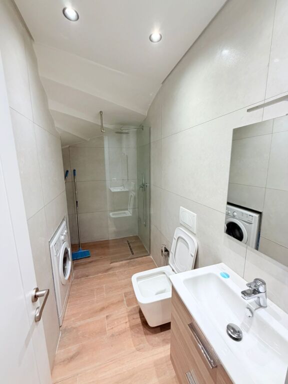 JEPET ME QERA GARSONIERE PRANVERA, DURRES