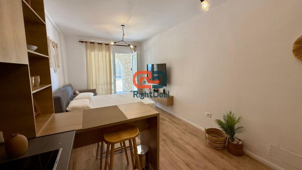 A Dhermi, Nel Complesso Sofo Duni, Monolocale Totalmente Investito, Con Posto Auto !!