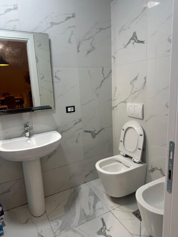 Jepet Me Qera Apartament 1+1+1 Ballkon