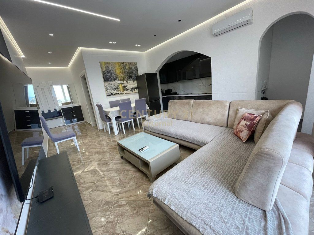 VENDESI APPARTAMENTO 1+1 A SARANDA