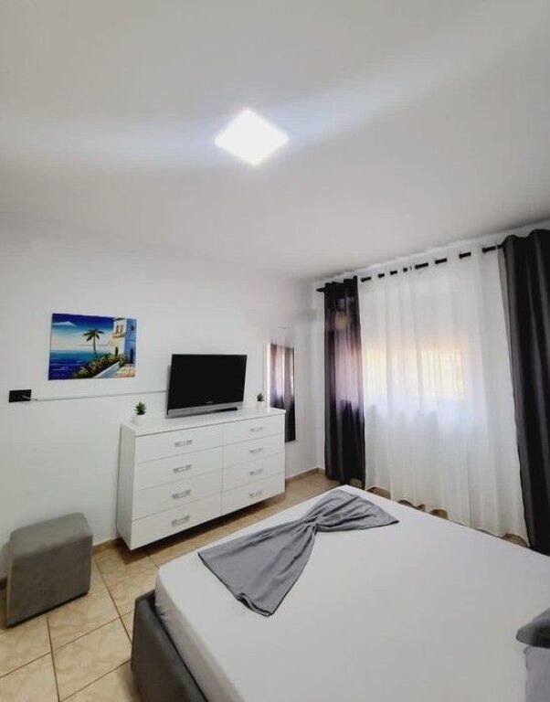 JEPET ME QIRA APARTAMENT 1 + 1 TEK SHKOLLA E KUQE !!