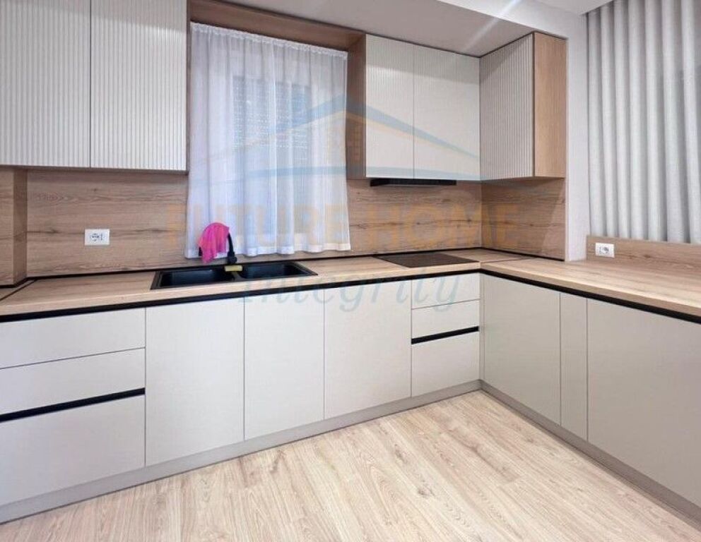 Qera, Apartament 3+1+2+2 Poste parkimi, Shkolla e Kuqe