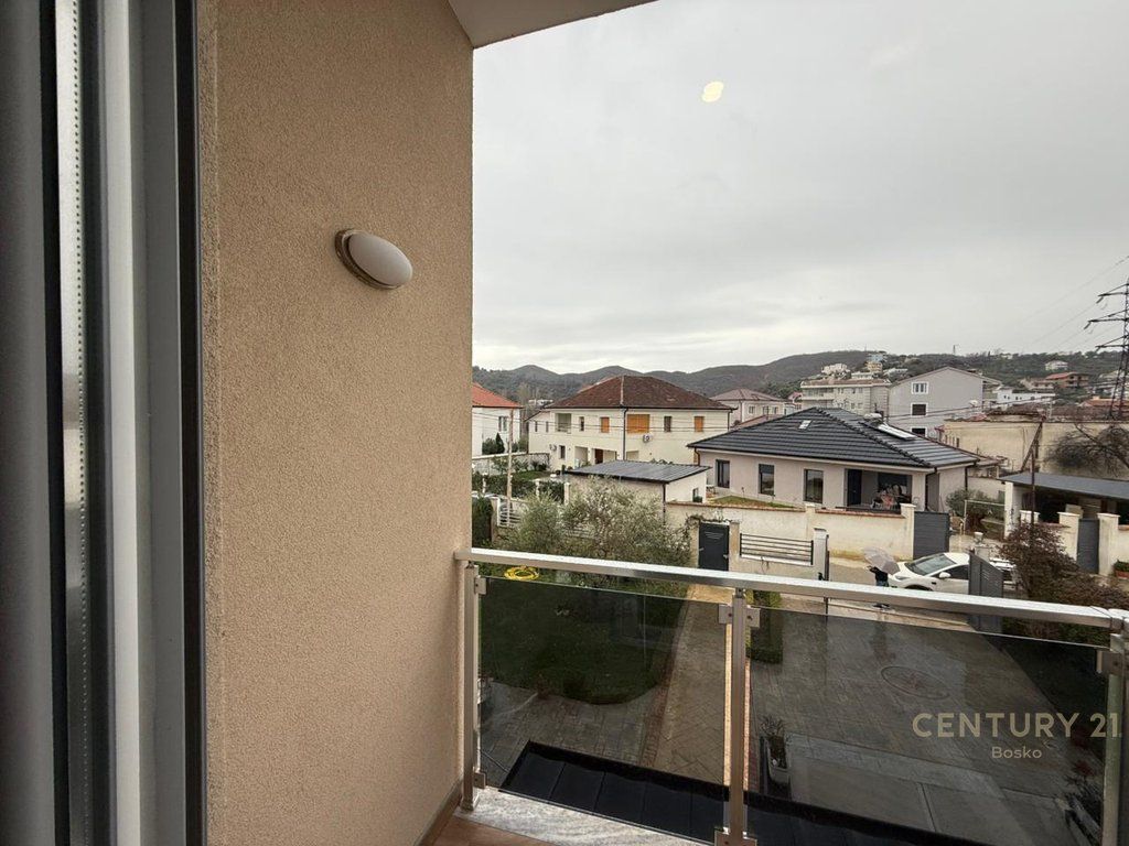 JEPET ME QERA SUPER VILE ME KOPSHT DHE PARKIM PER 2 MAKINA