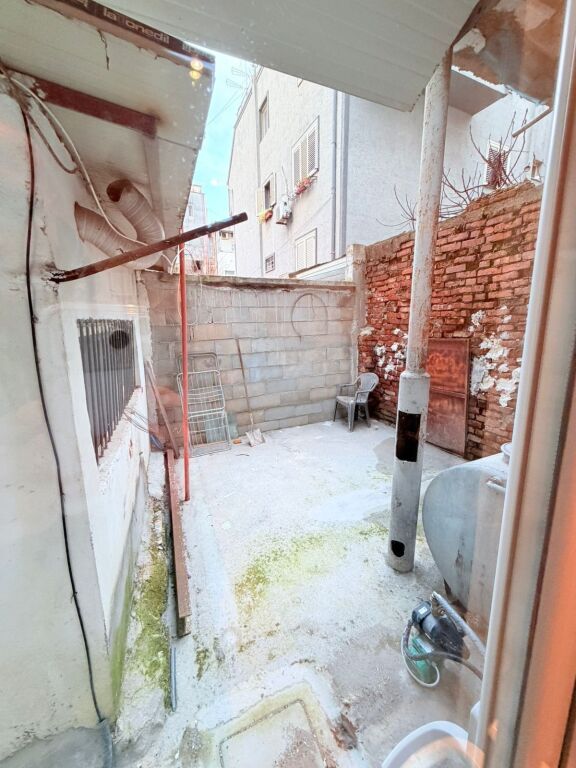 JEPET ME QERA GARSONIERE PRANVERA, DURRES