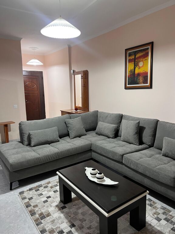 Jepet Me Qera Apartament 2+1+2 Ballkone