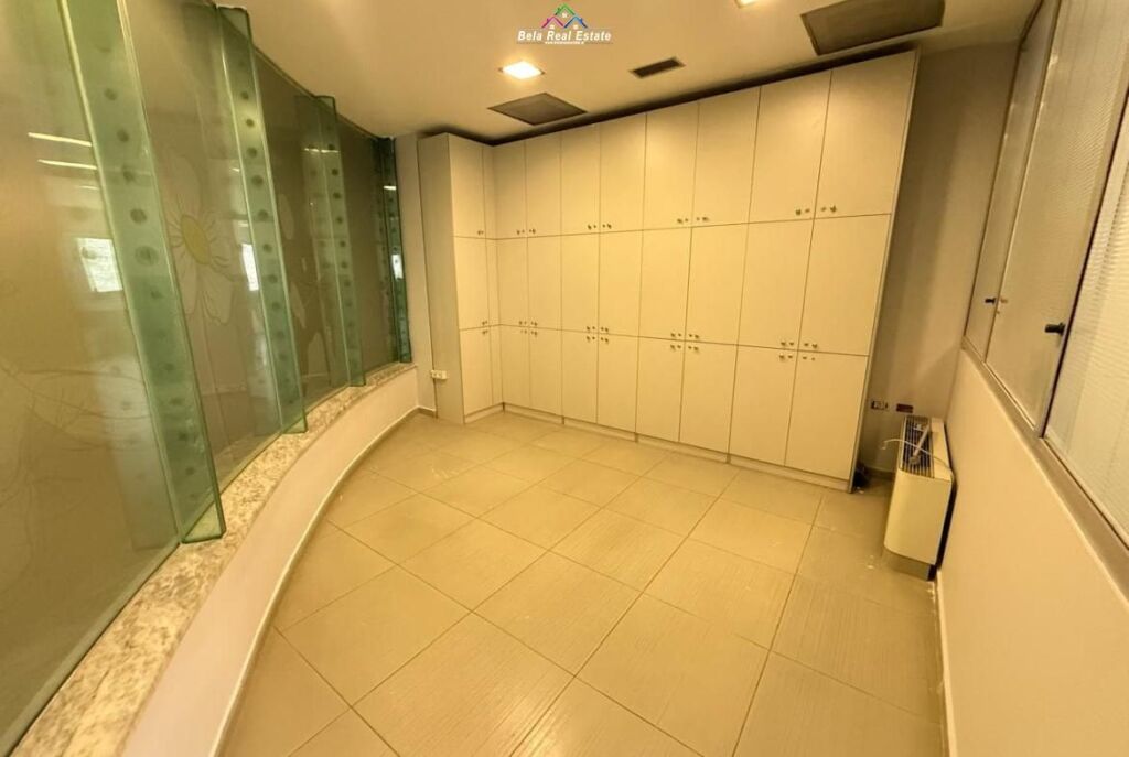 Ufficio in affitto in Via Kavaja (ID BZ2800) Tirana