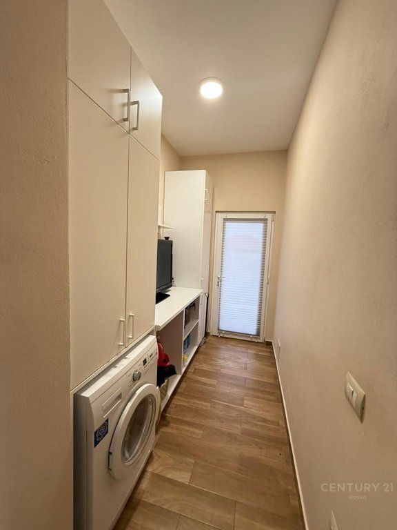 JEPET ME QERA SUPER VILE ME KOPSHT DHE PARKIM PER 2 MAKINA