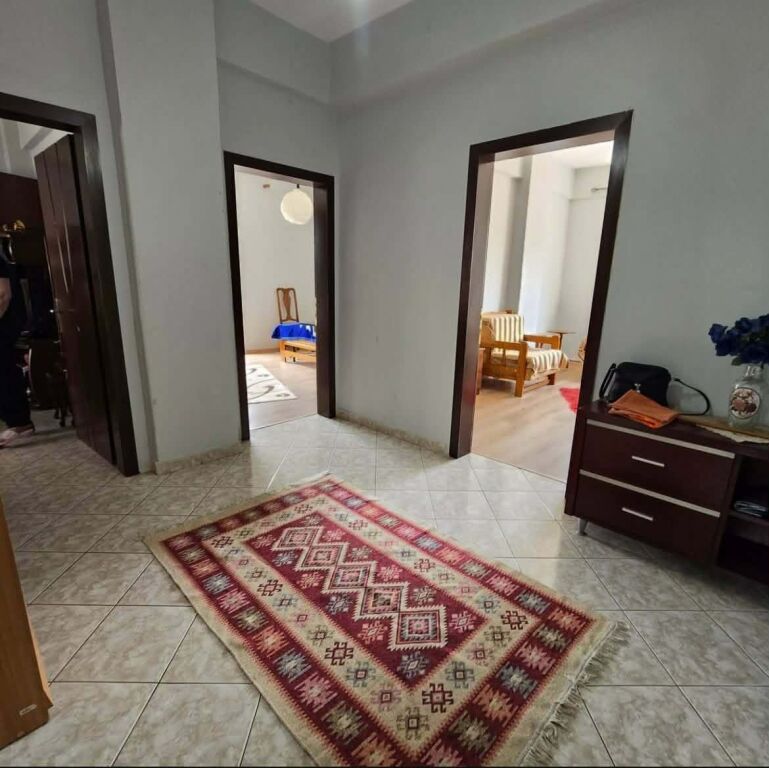 Shitet apartment ne pallat