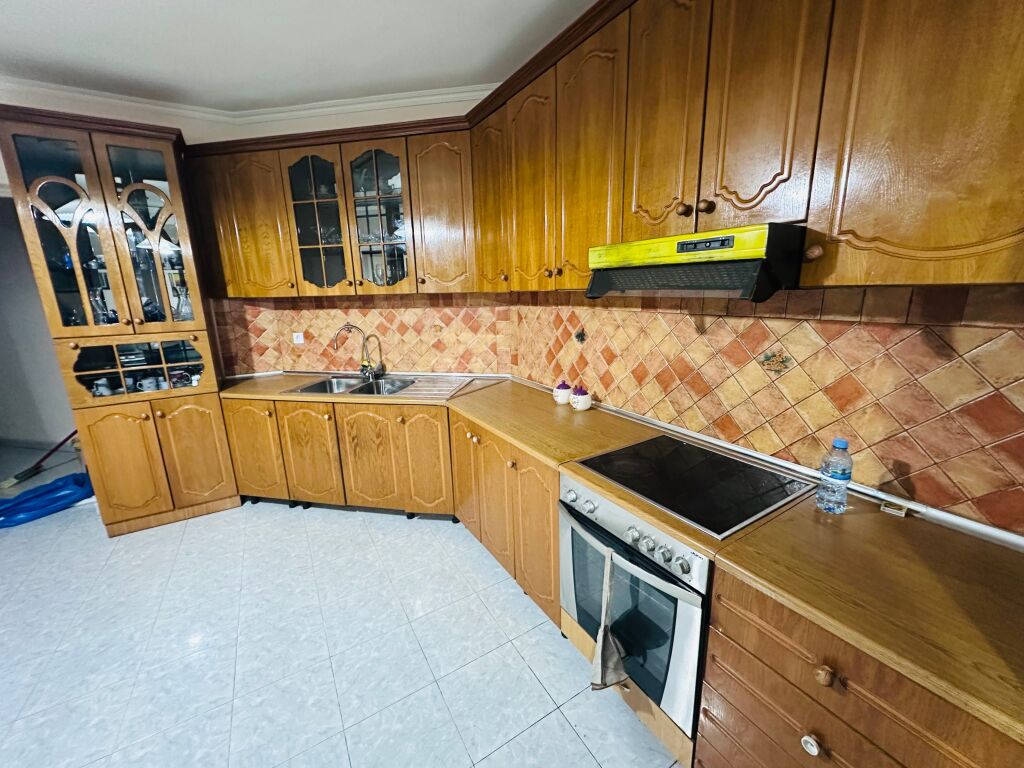 Jepet Me Qera Apartament 2+1+2 Ballkone